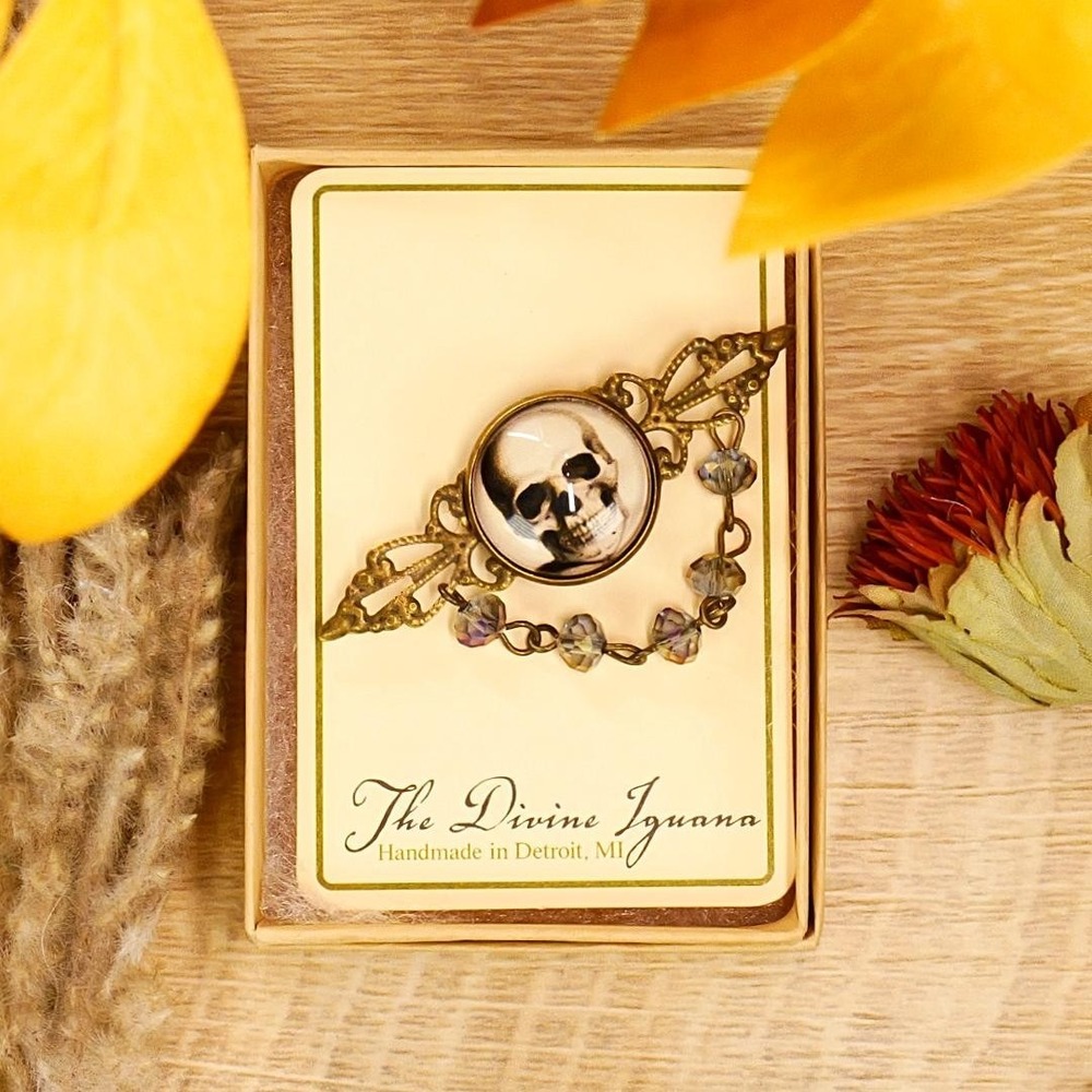 Pale Skull Gothic Brooch Halloween Skeleton Bronze Pin Vintage Goth Jewelry Gift